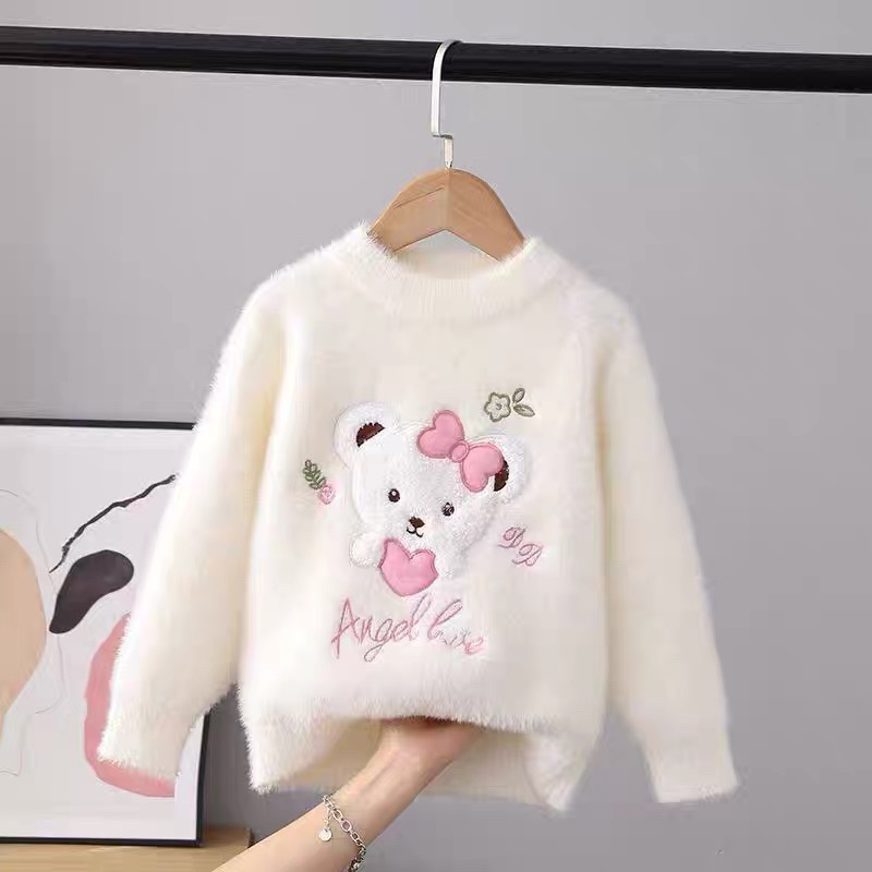 K503. BABY SWEATER WHITE ANGLE