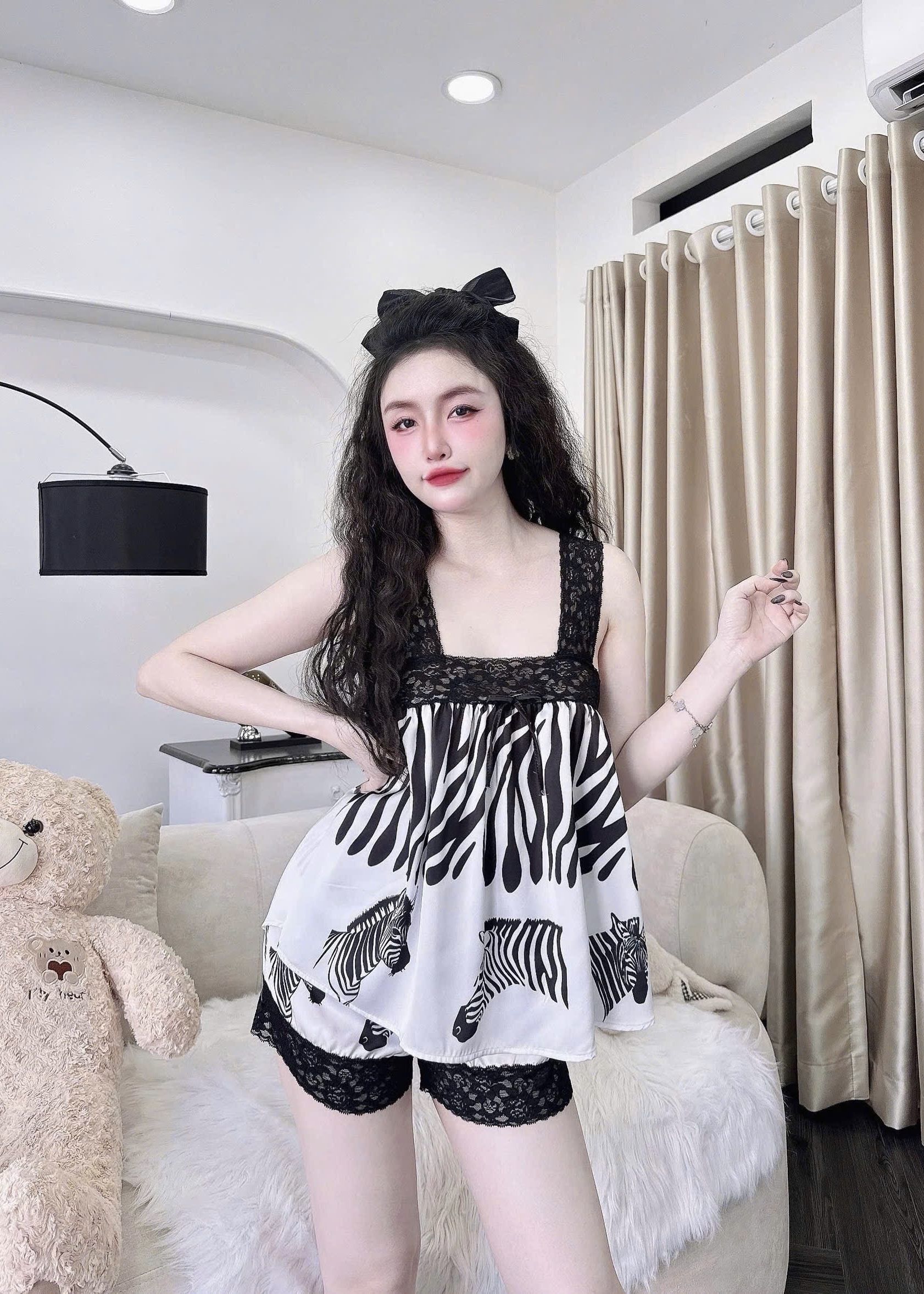 V1049. SLEEPWEAR ZEBRA BLACK
