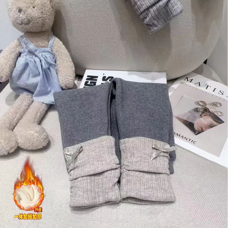 K62. LIGHT GRAY BABY BOTTOM