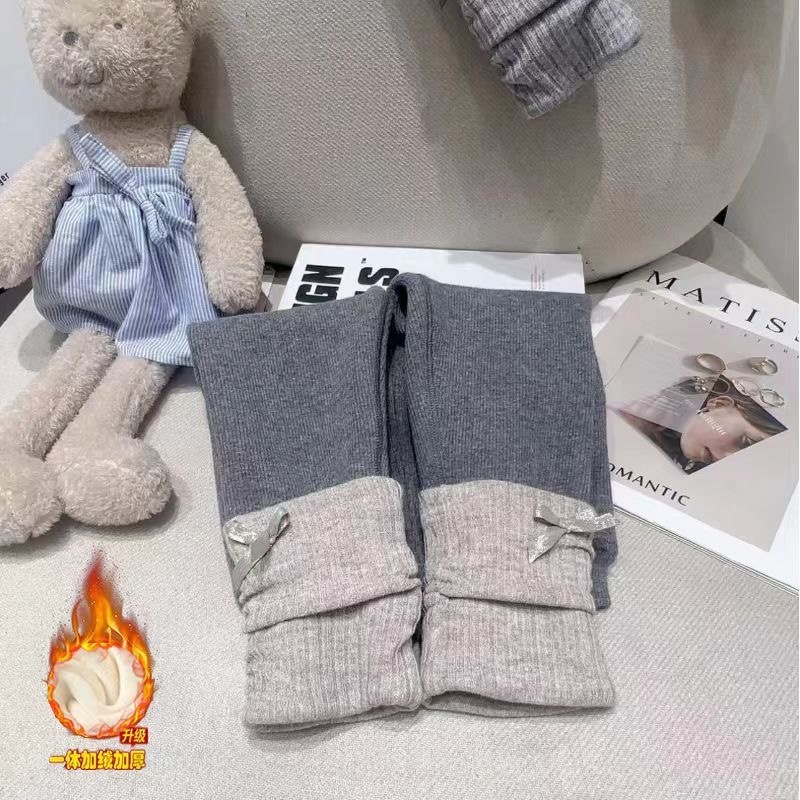 K62. LIGHT GRAY BABY BOTTOM