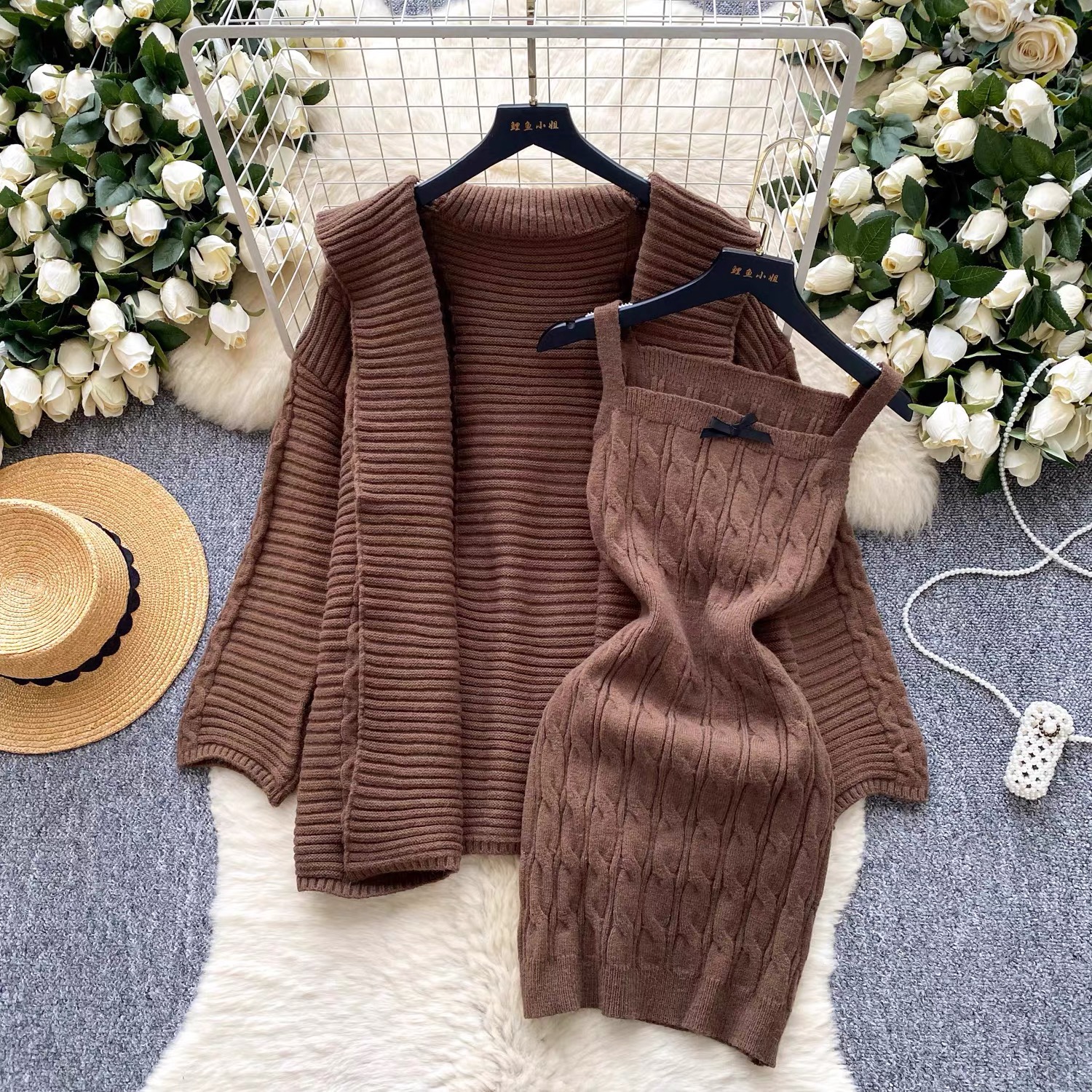6842. BROWN SET