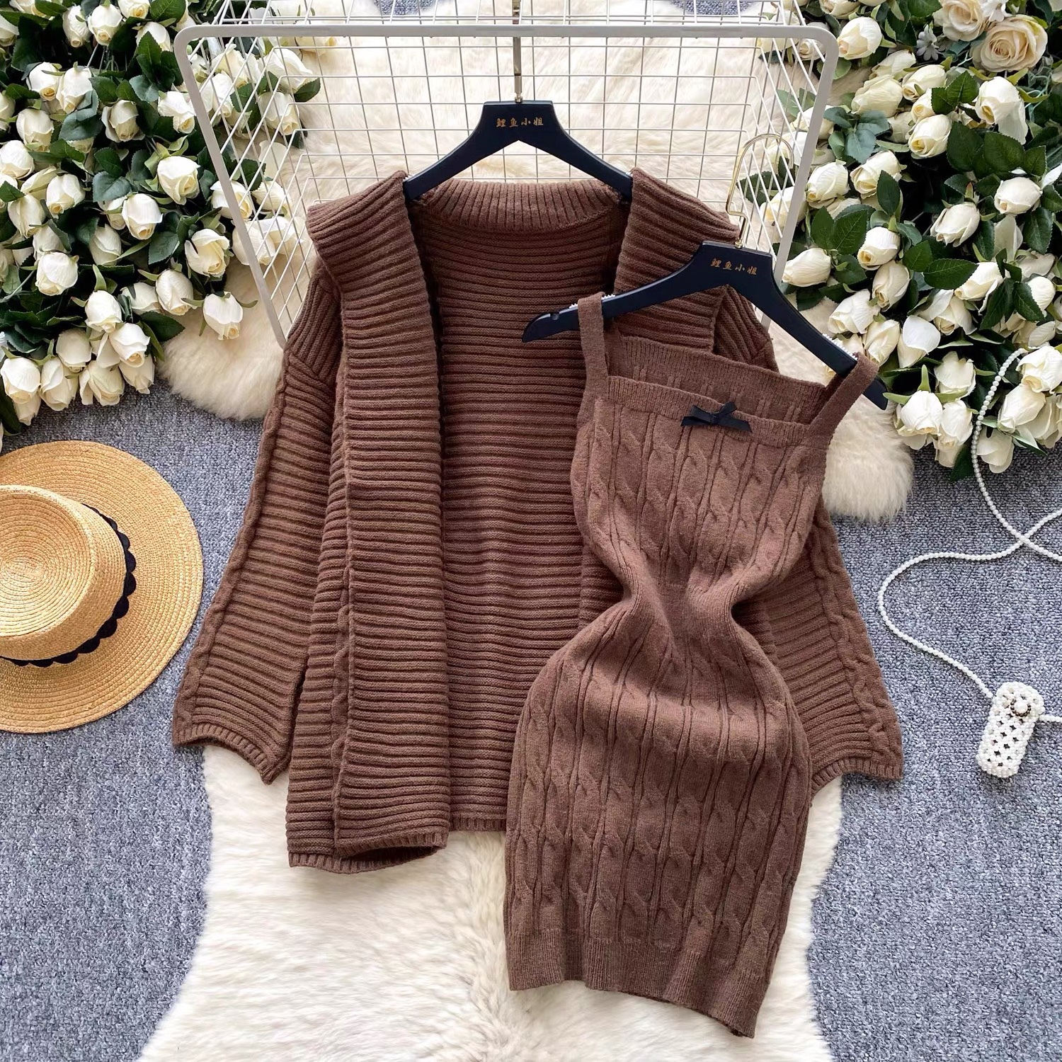 6842. BROWN SET
