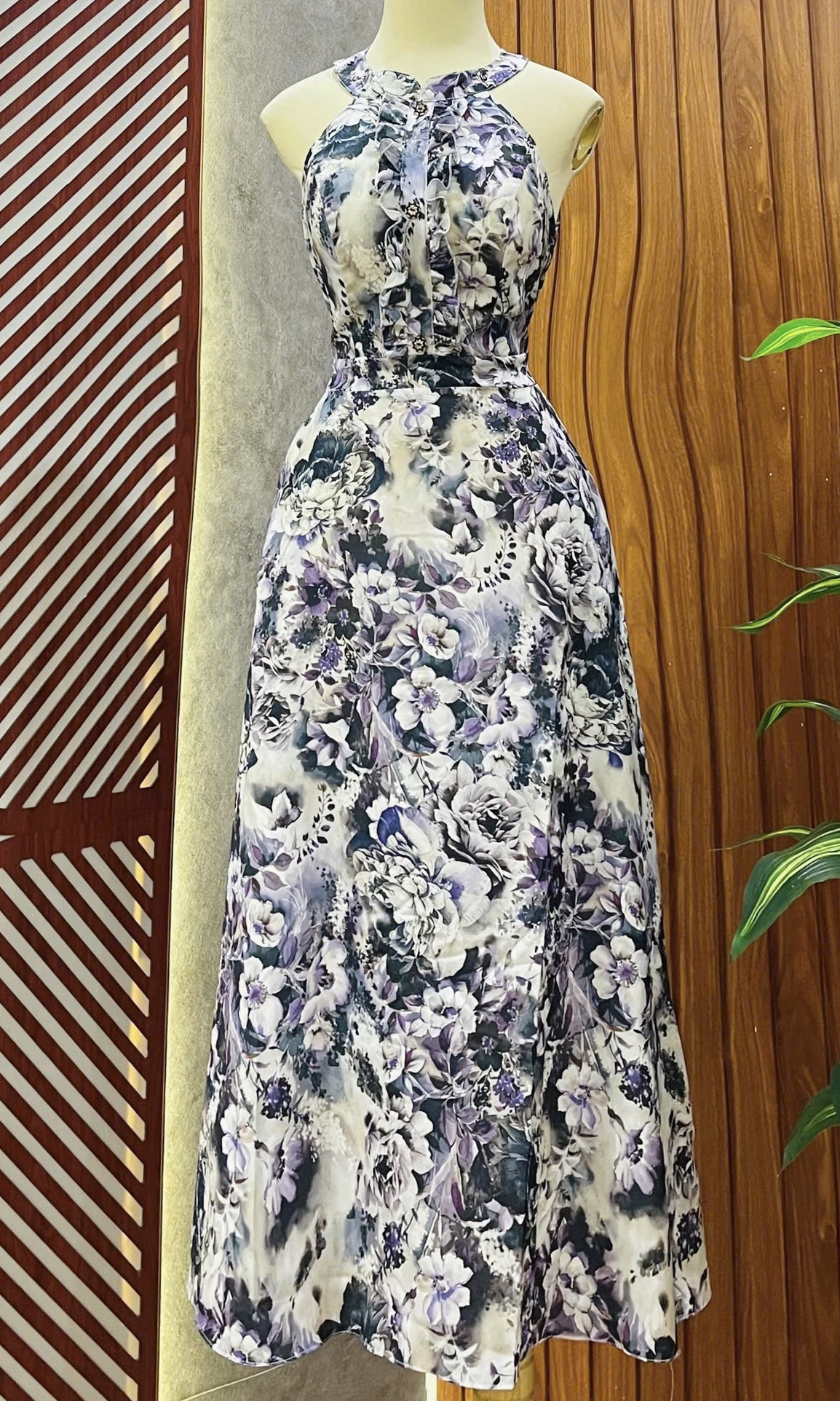 V599. MAXI DRESS