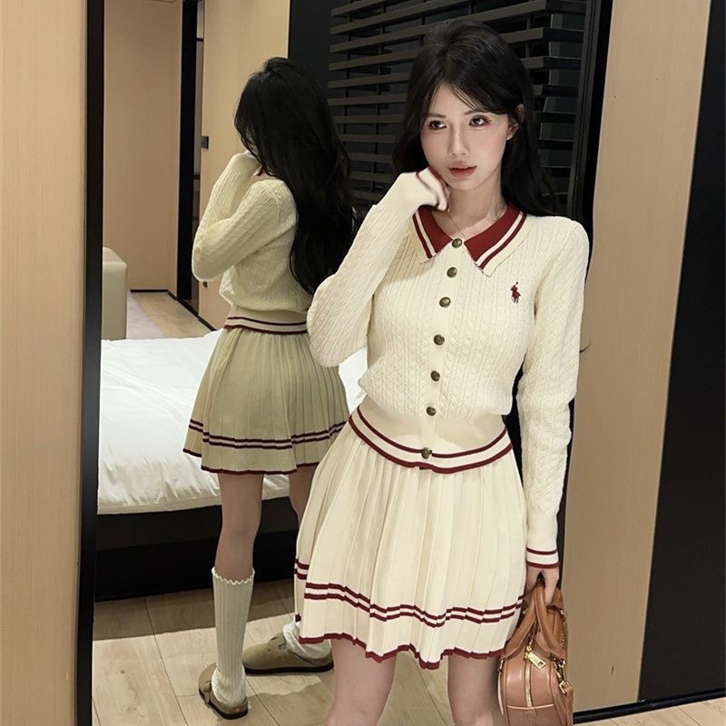 6849. SET SHORT SKIRT KNITTED WHITE