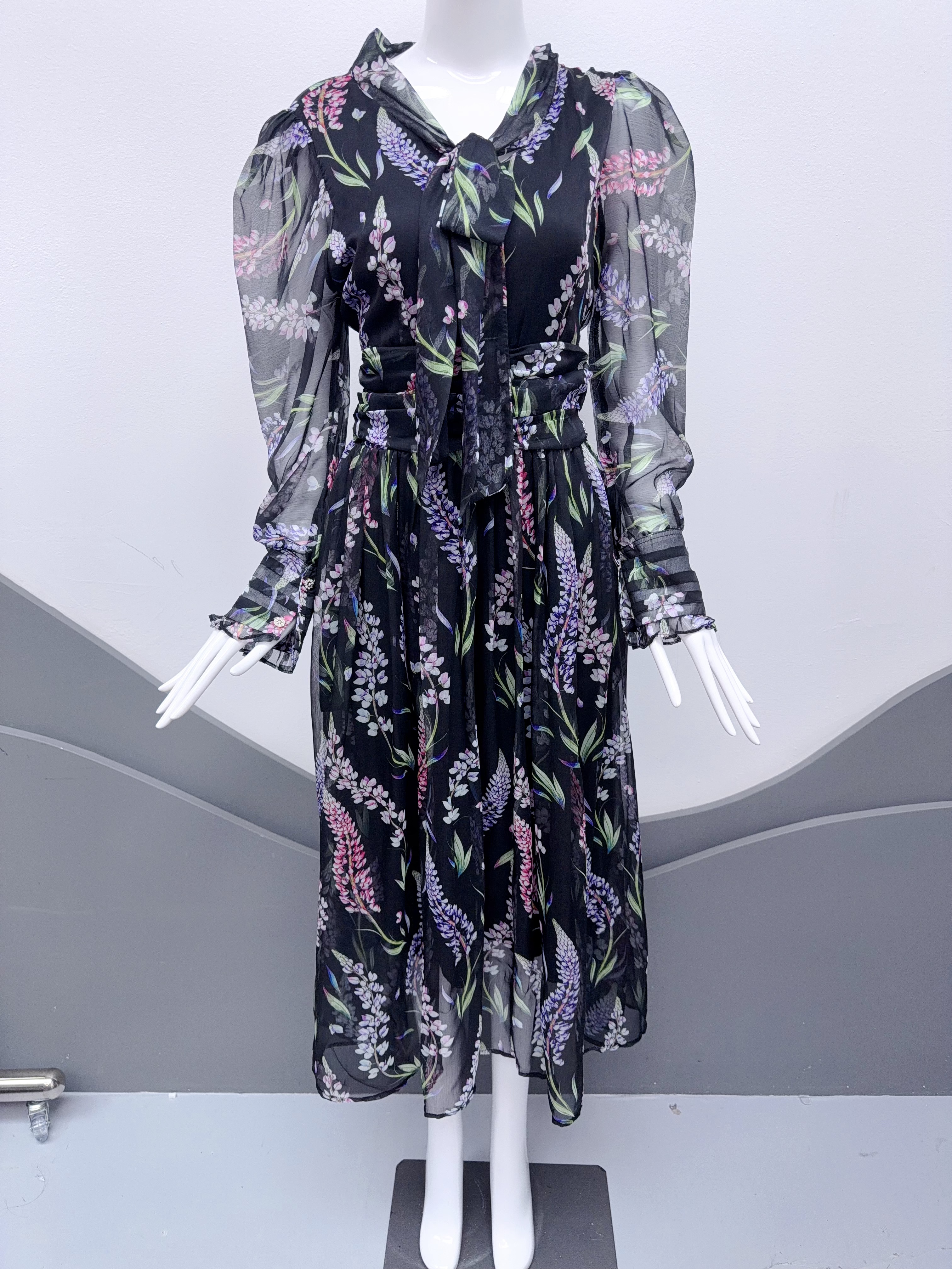 V285. HOA BLACK DRESS