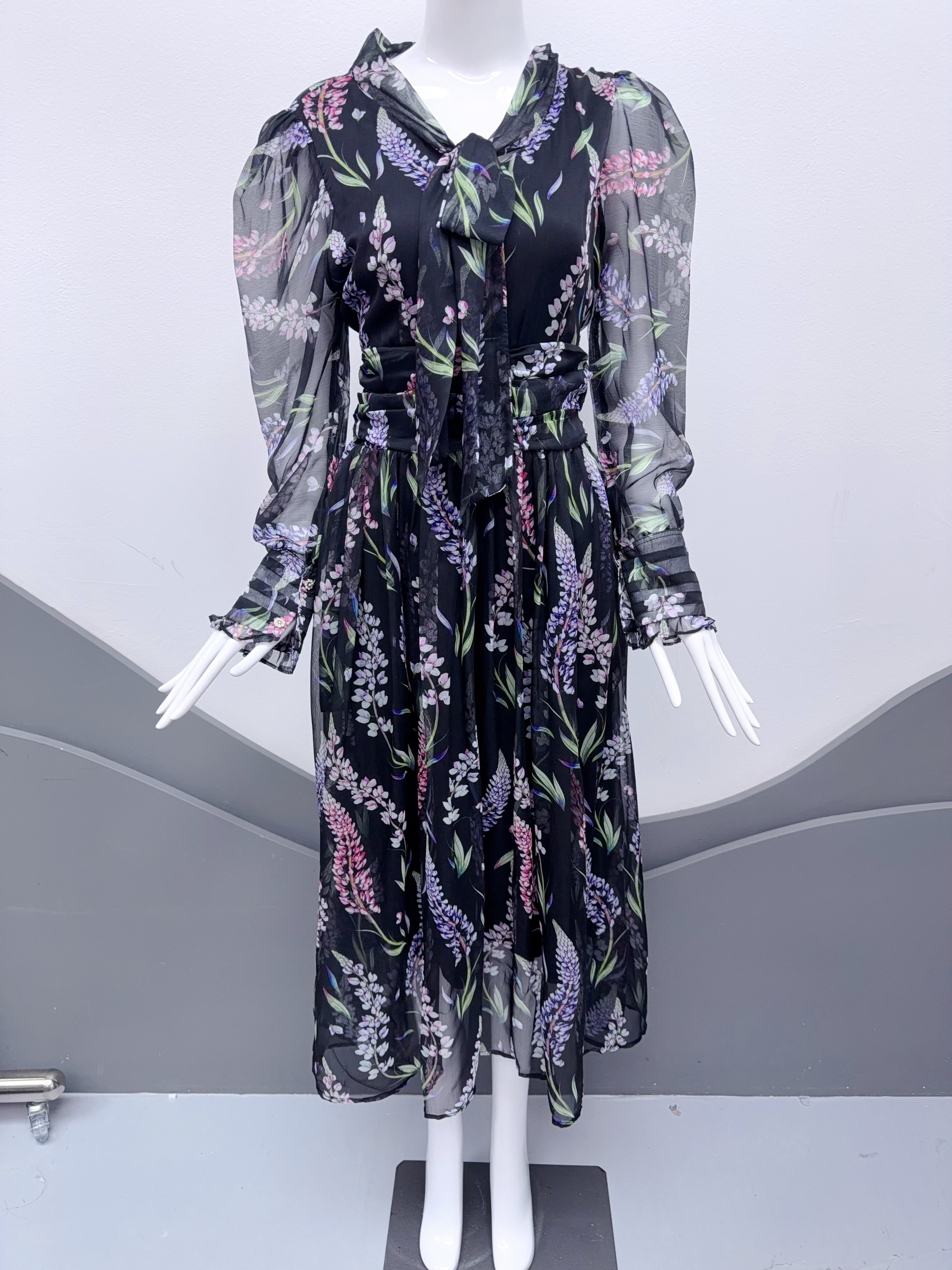 V285. HOA BLACK DRESS