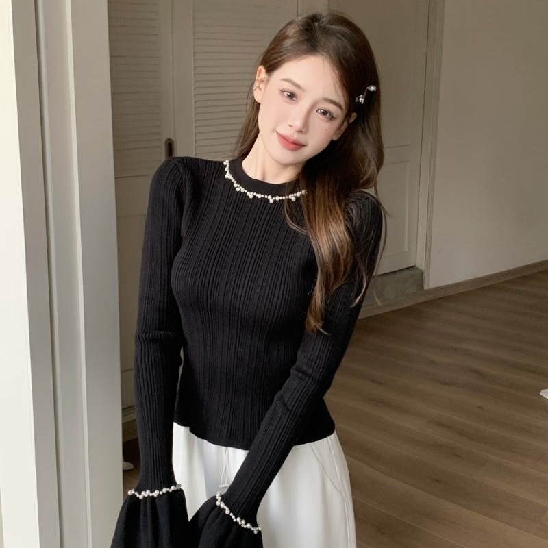 C589. BLACK LONG LEAVES TOP