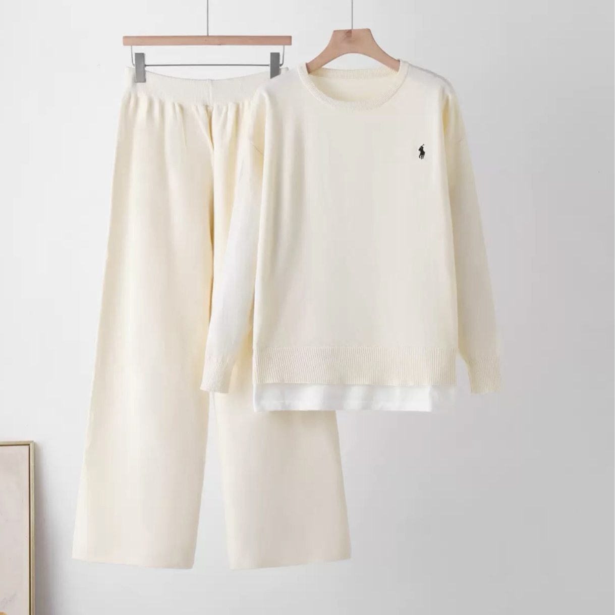 6960. SET LONG PANT KNITTED WHITE DT