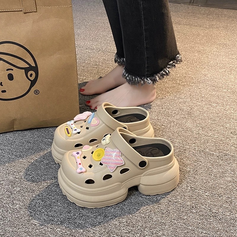 A479. CROCS STAR NUDE