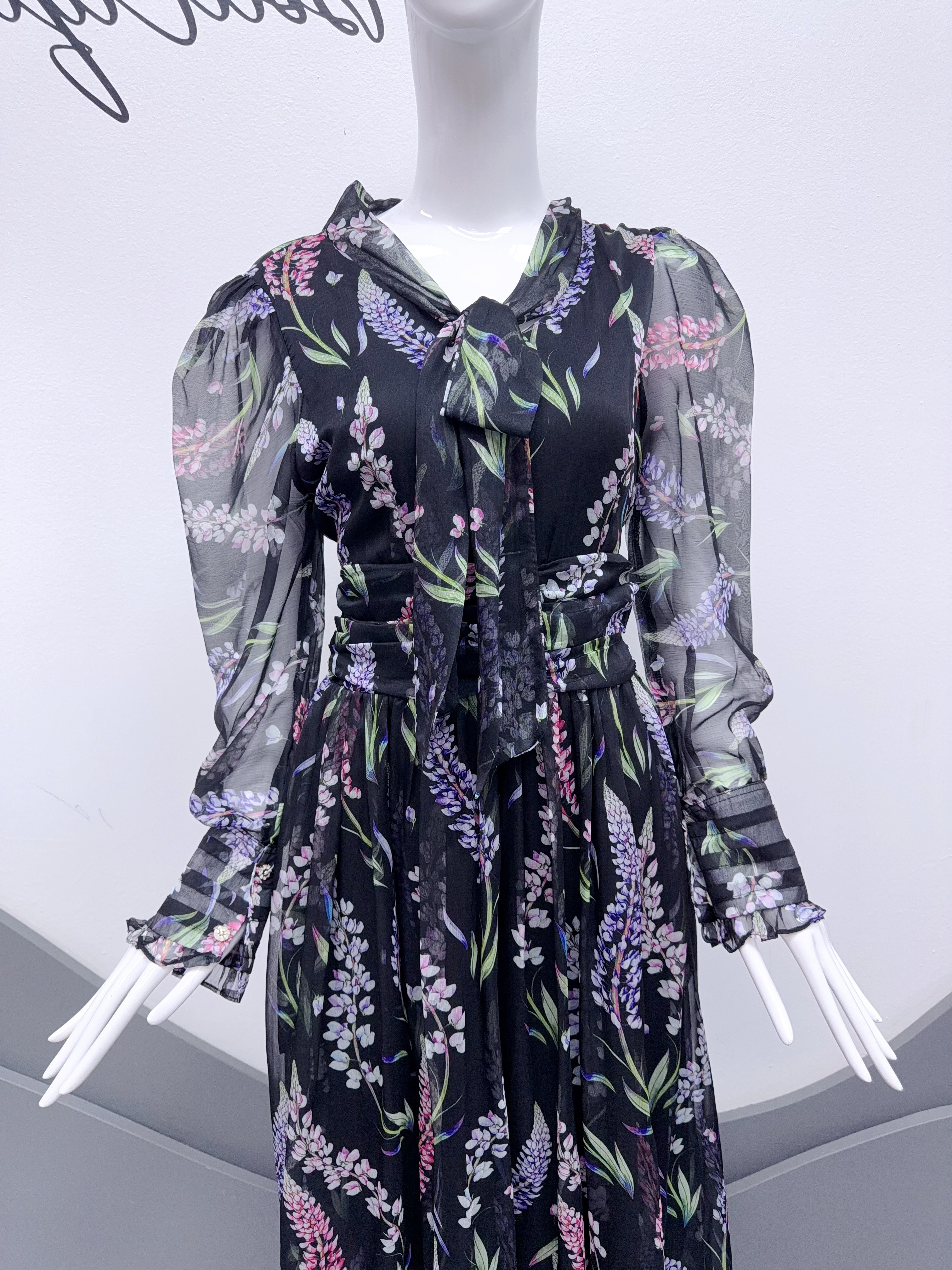 V285. HOA BLACK DRESS