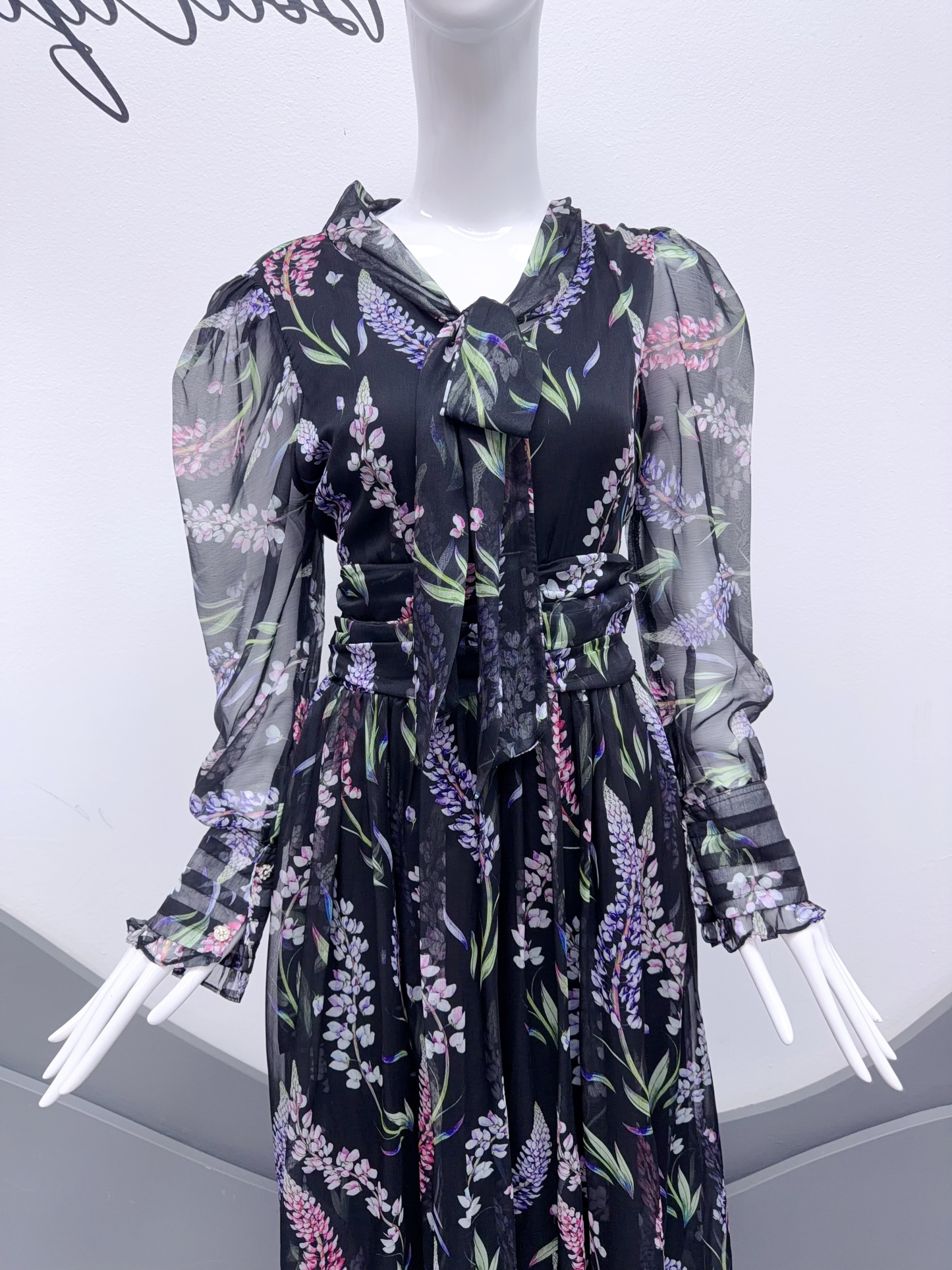 V285. HOA BLACK DRESS