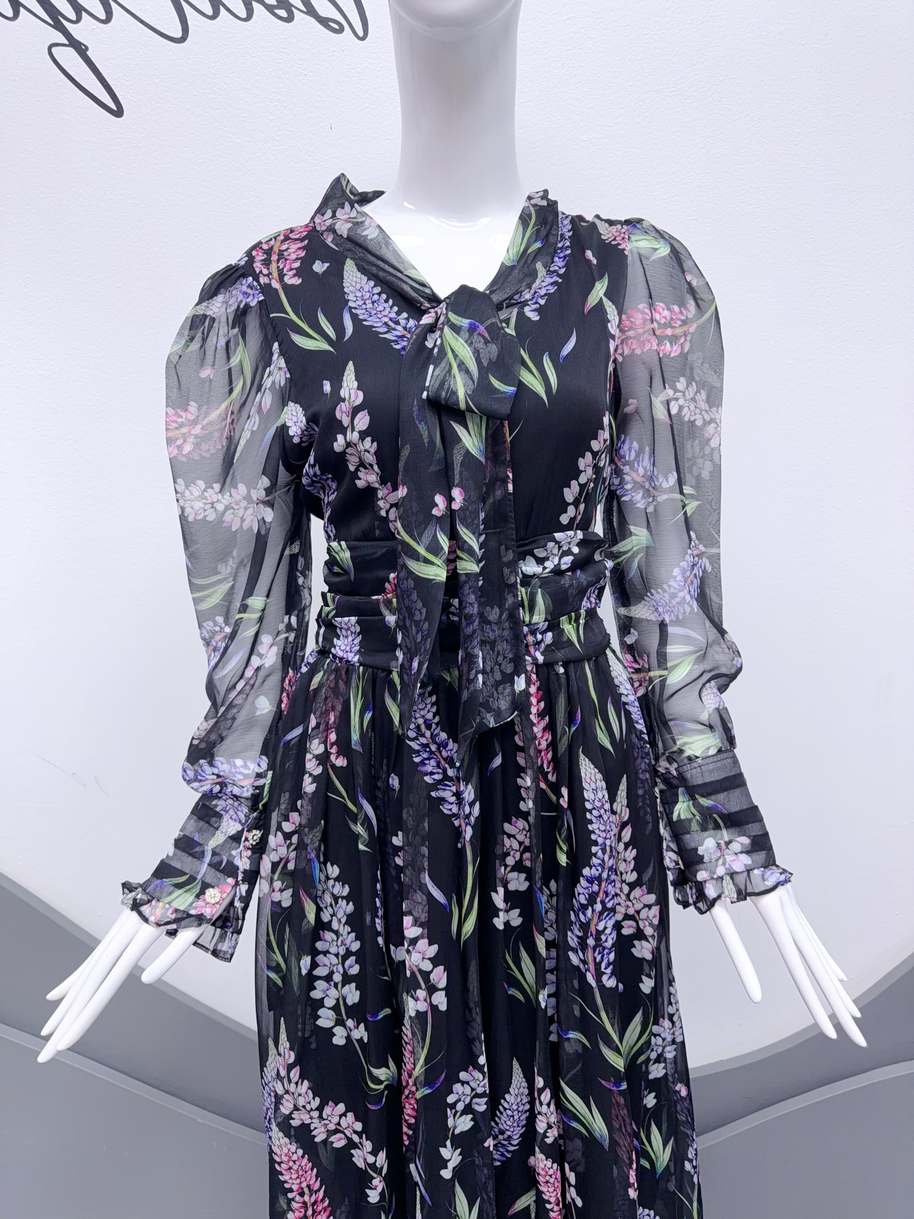 V285. HOA BLACK DRESS