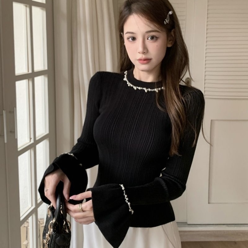 C589. BLACK LONG LEAVES TOP