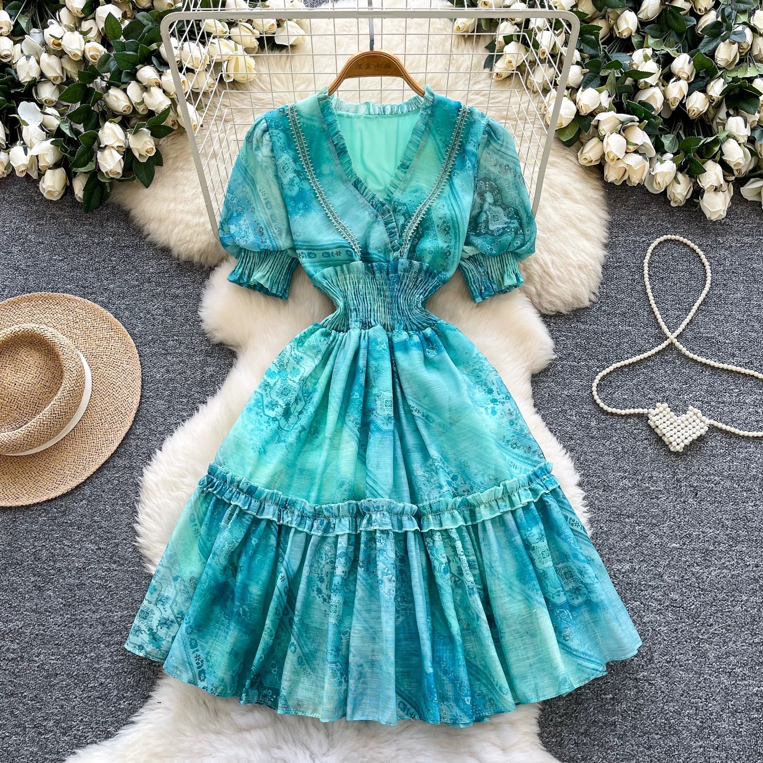 8323. DRESS EXCLUSIVE GREEN