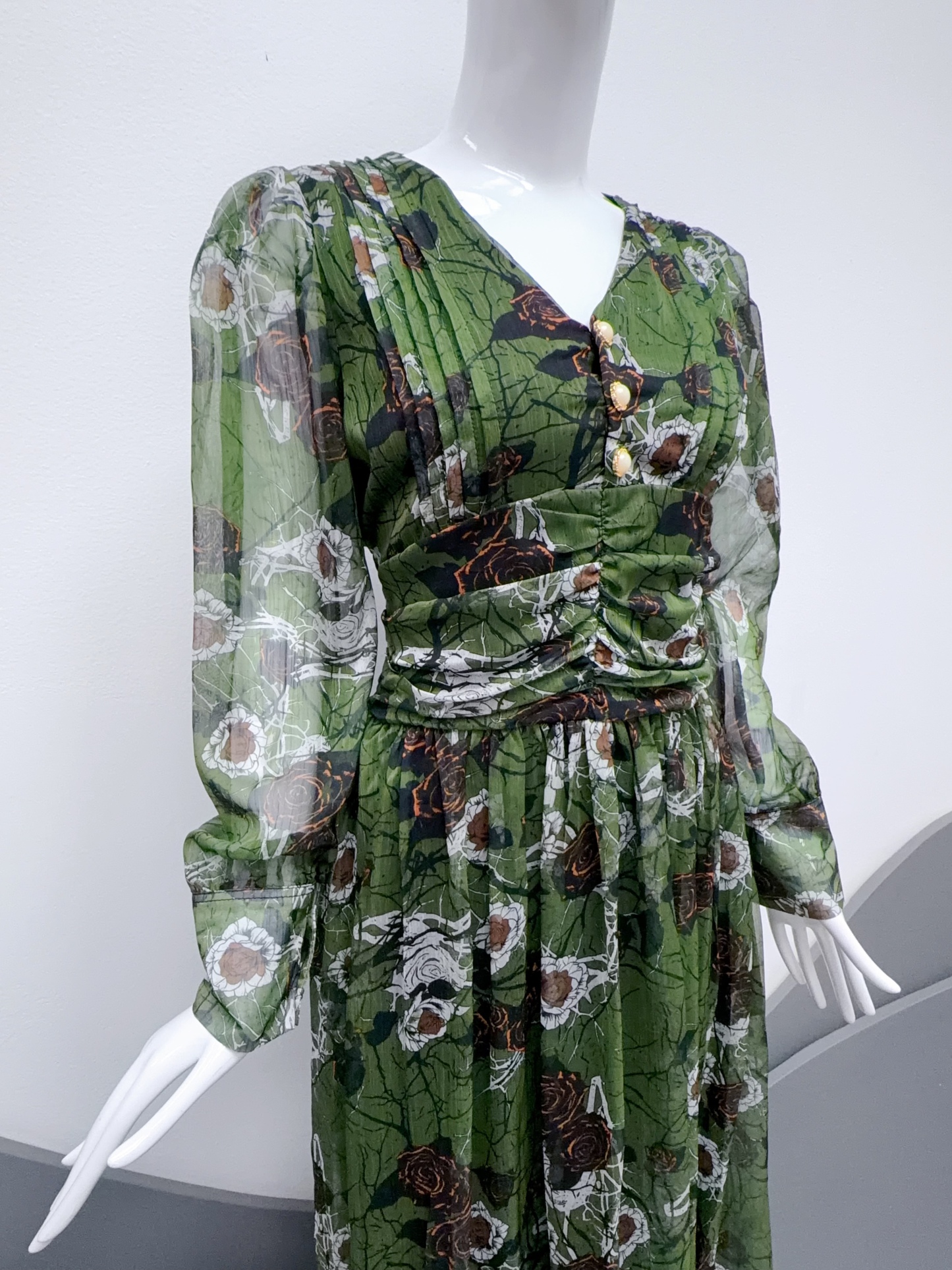 V283. HOA GREEN DRESS
