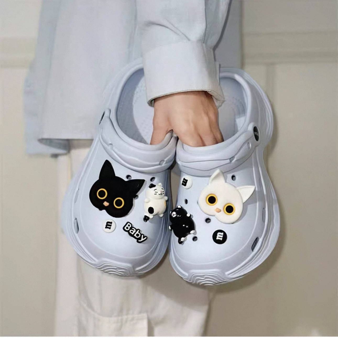 A473. CROCS CAT BLUE