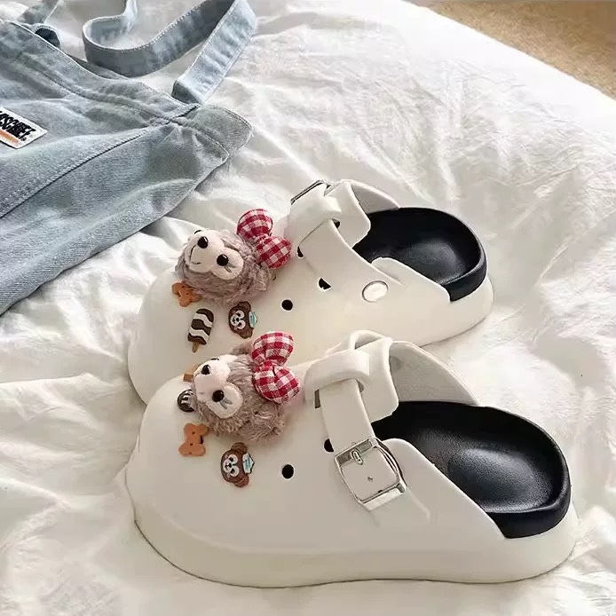 A481. CROCS BEAR WHITE