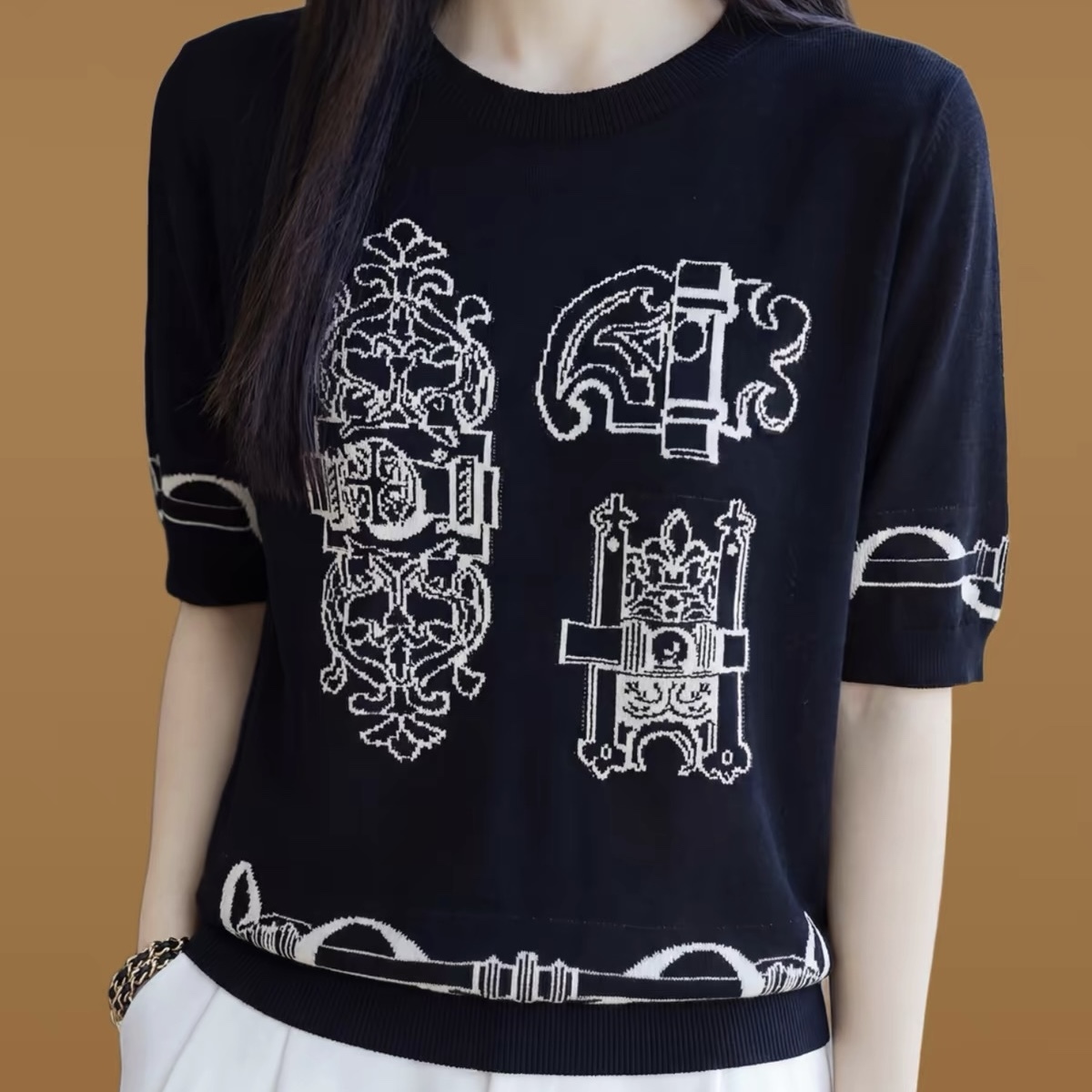 C1291. MONGTOGHI TOP SHORT SLEEVES BLACK