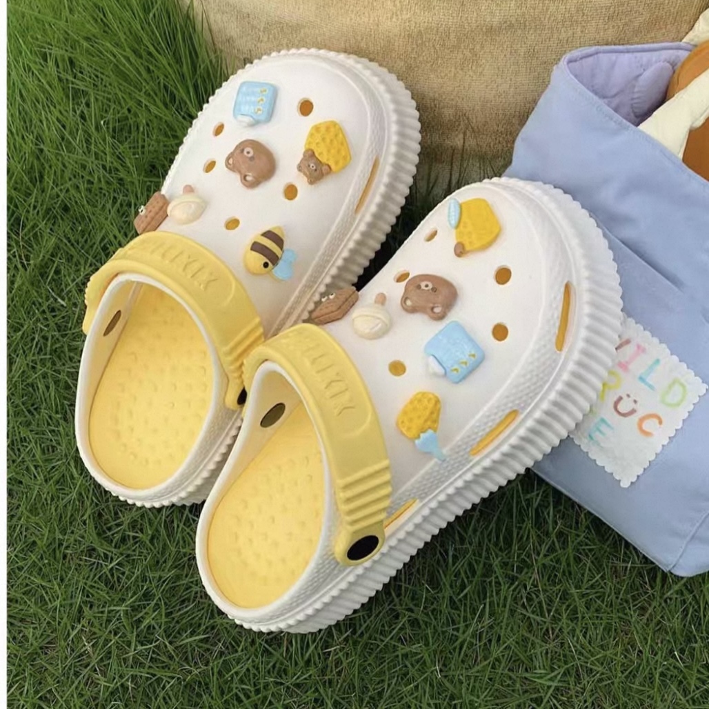 A458. CROCS BEAR YELLOW