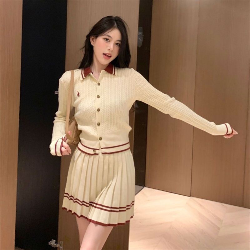 6849. SET SHORT SKIRT KNITTED WHITE