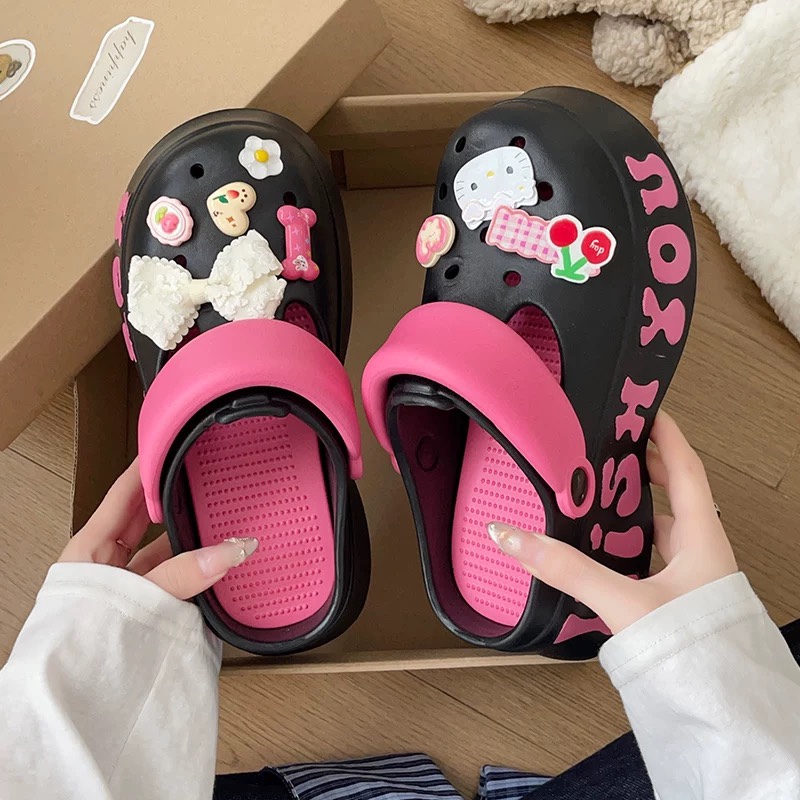 A478. CROCS HELLO KITTY BLACK
