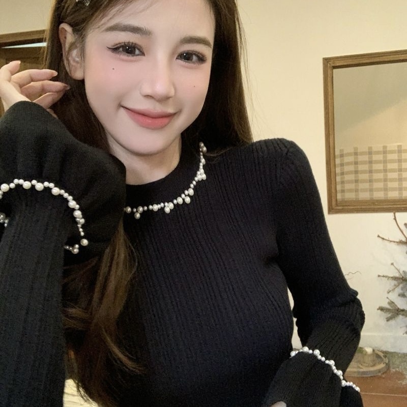 C589. BLACK LONG LEAVES TOP