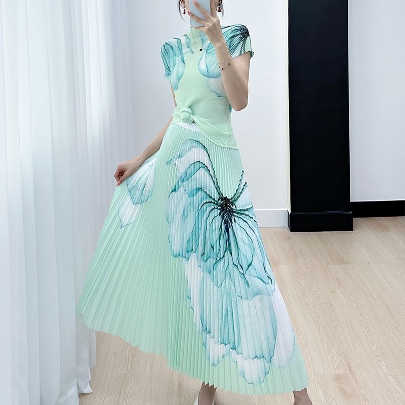 6738. SET LONG LIGHT GREEN