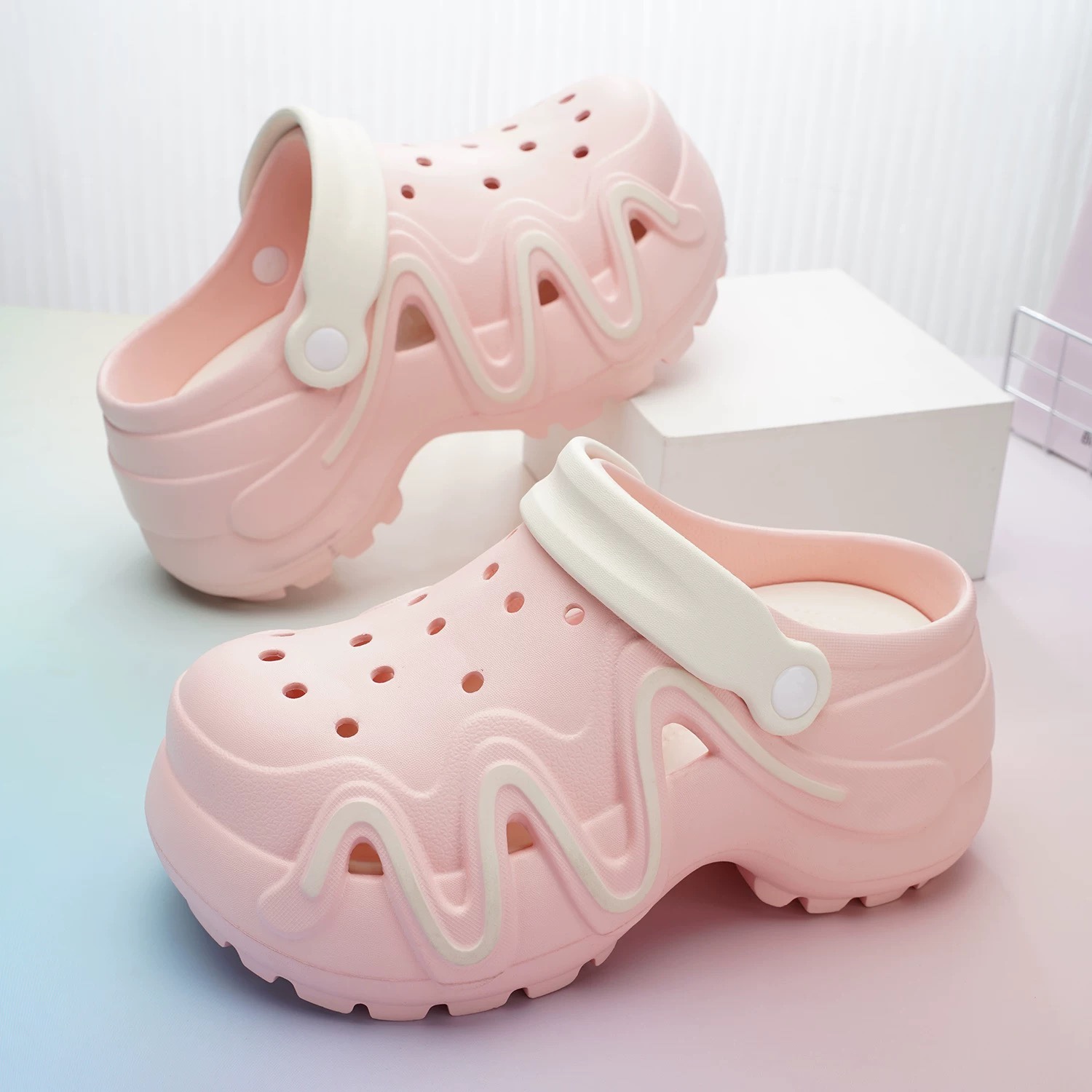 A504. CROCS BOWTIE PINK