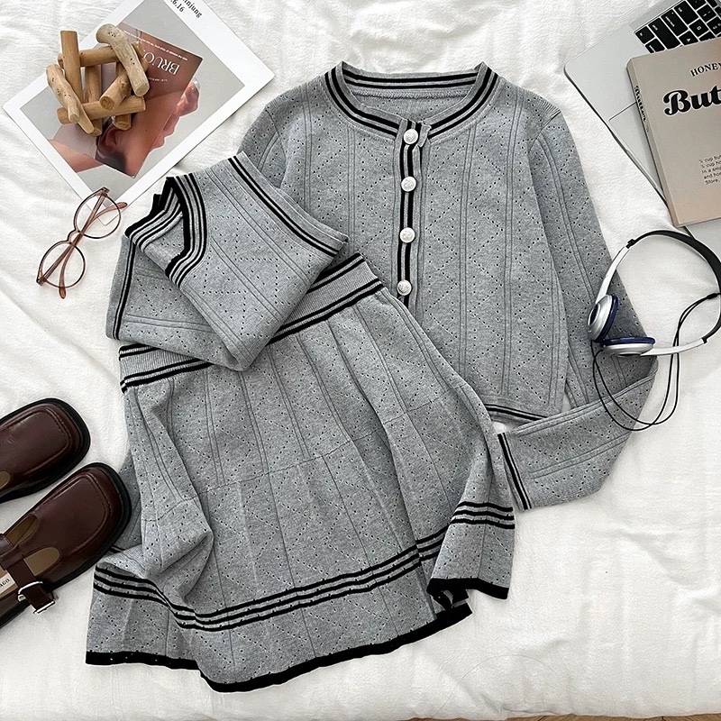 6834. GRAY SET