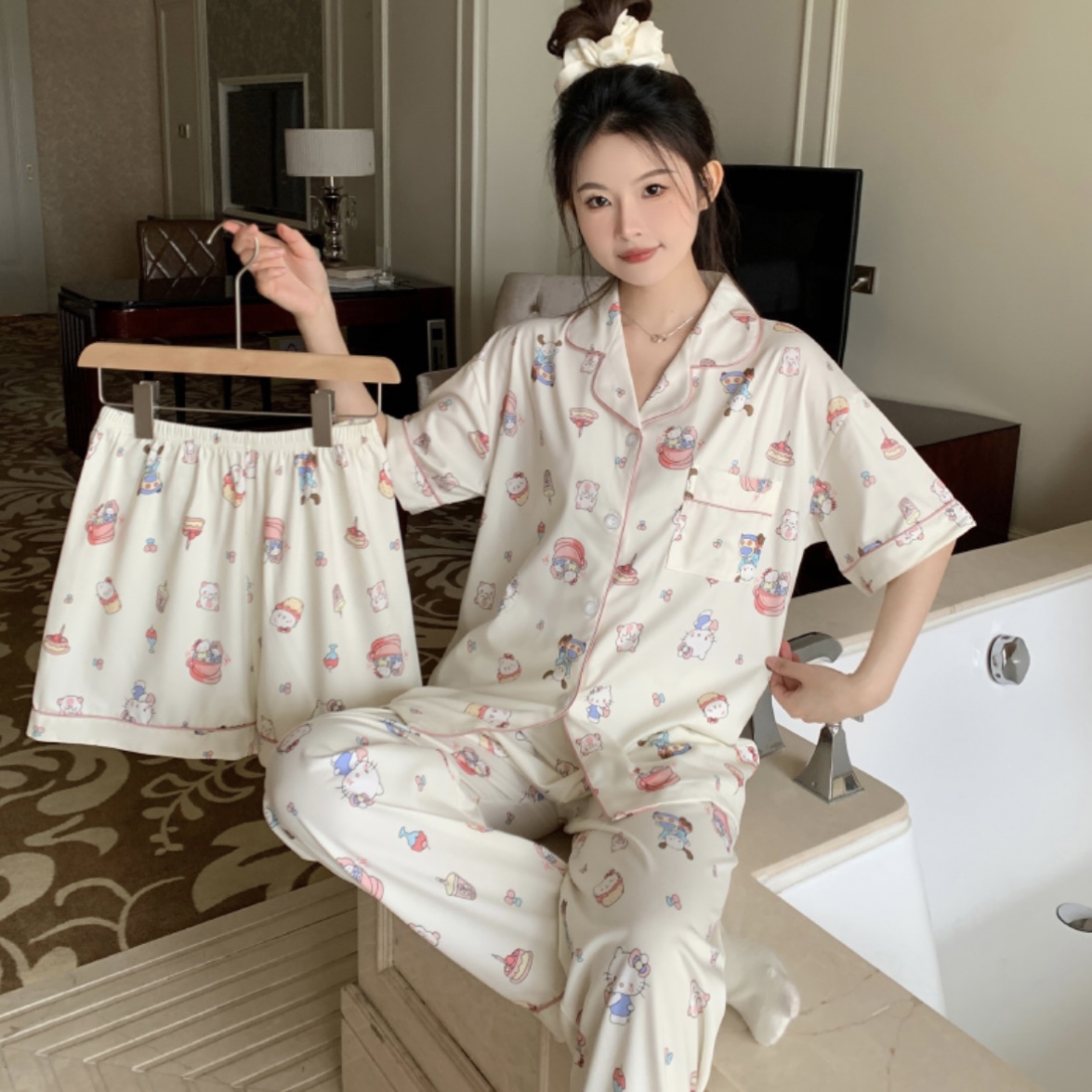 S222. SLEEPWEAR CAT WHITE