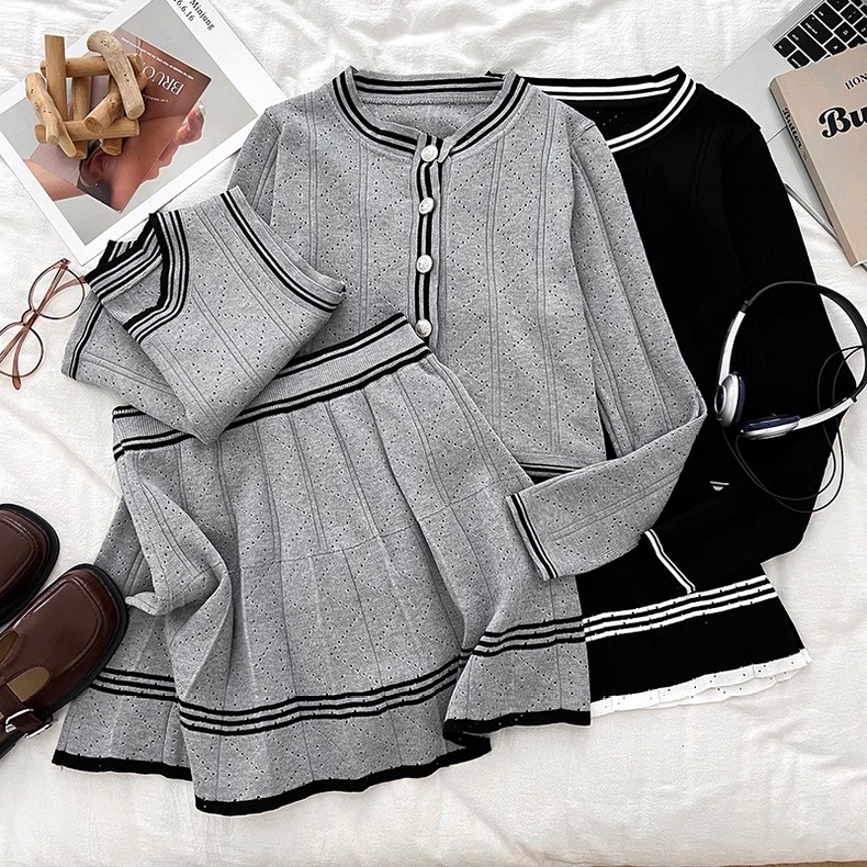 6834. GRAY SET