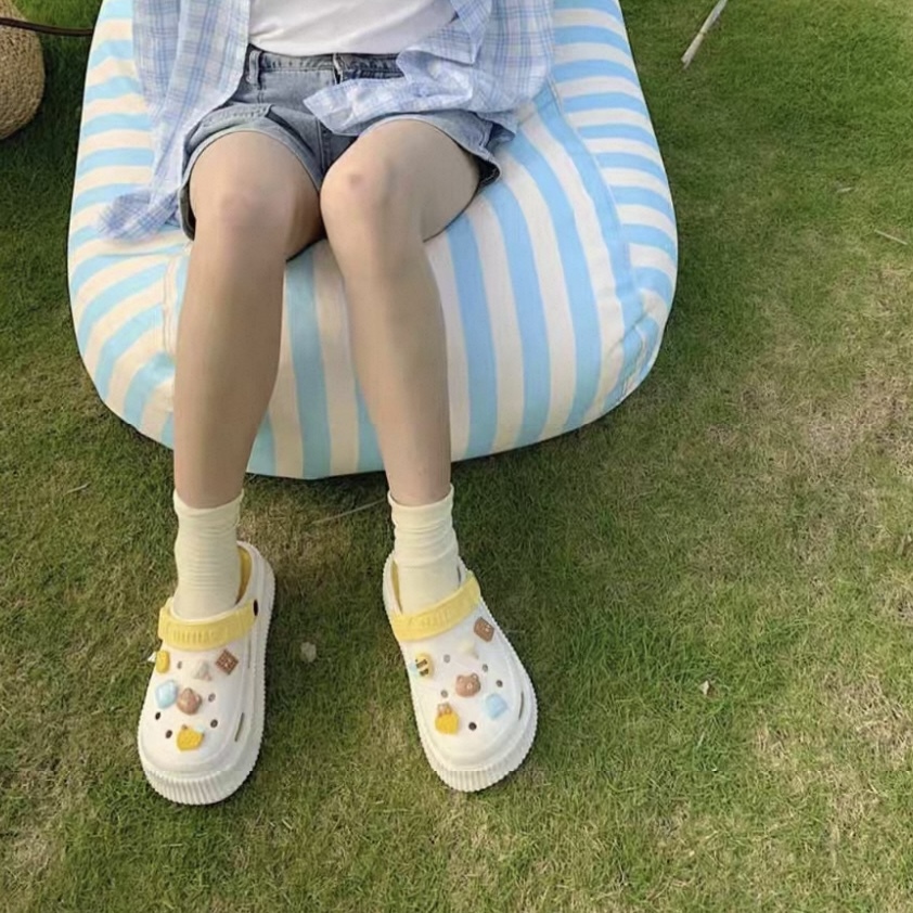 A458. CROCS BEAR YELLOW