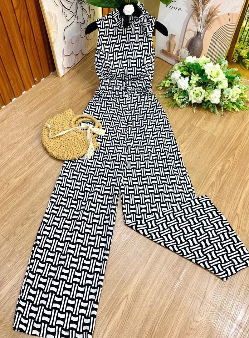 V225. MAXI JUMP BLACK WHITE