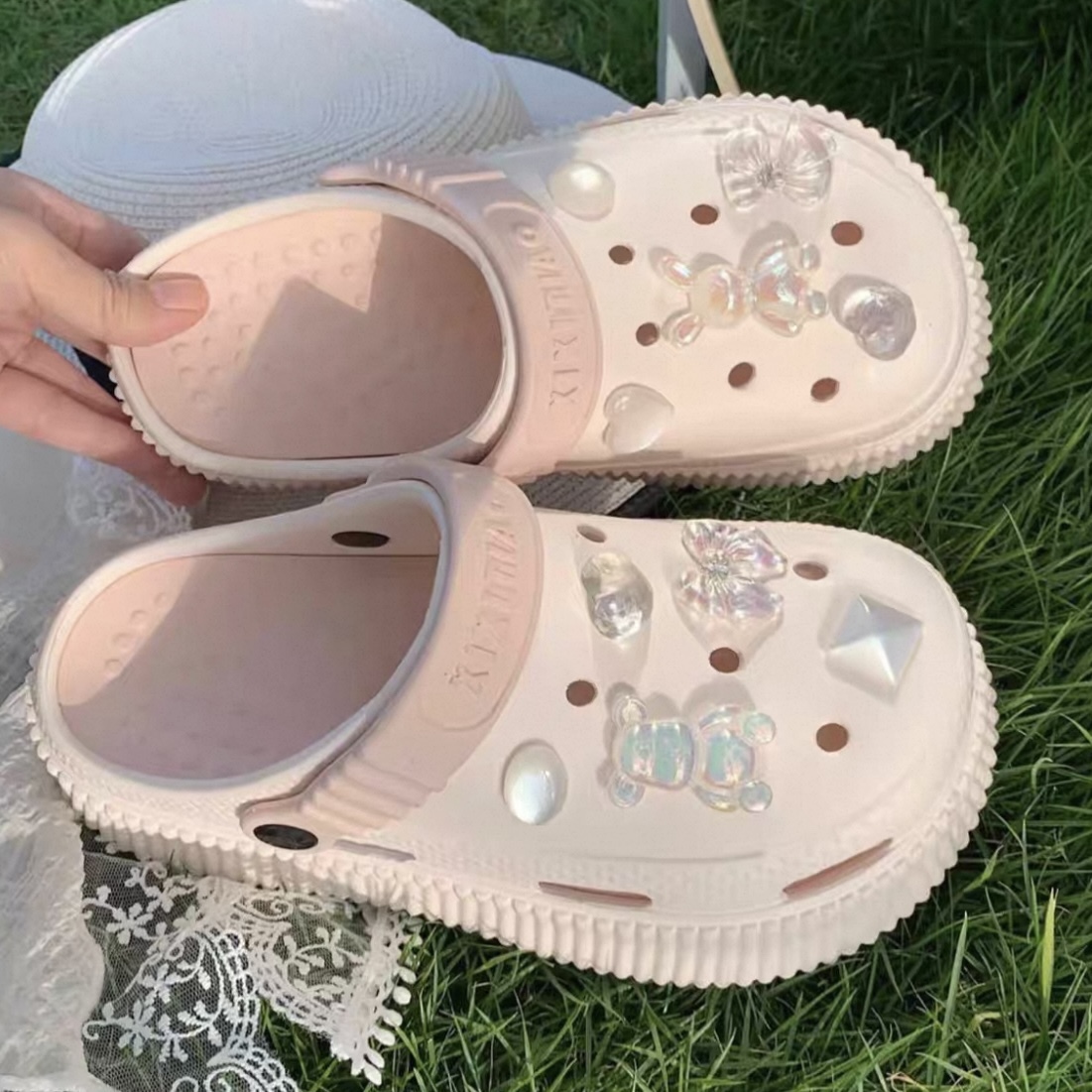 A457. CROCS BUNNY LIGHT PINK