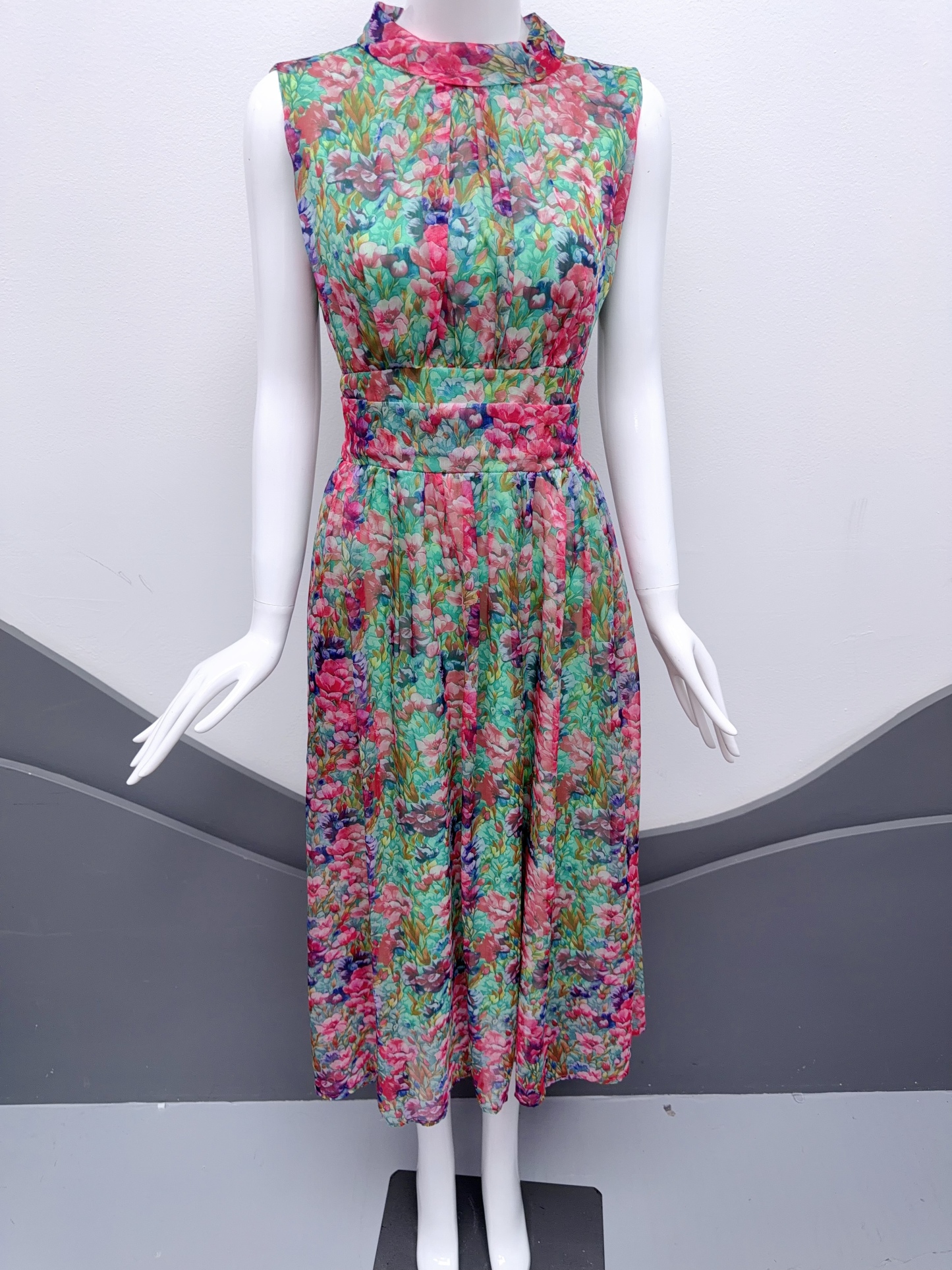 V296. HOA GREEN DRESS