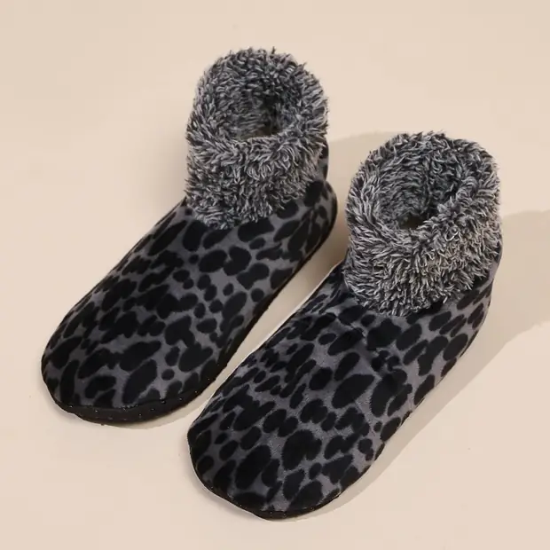 Dark gray leopard plush slipper socks