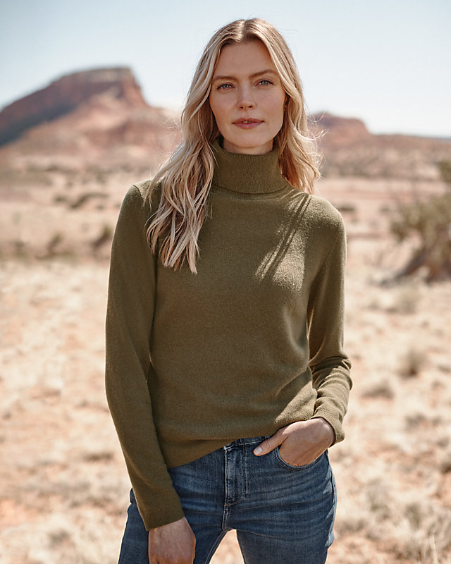 Essential Cashmere Turtleneck Sweater