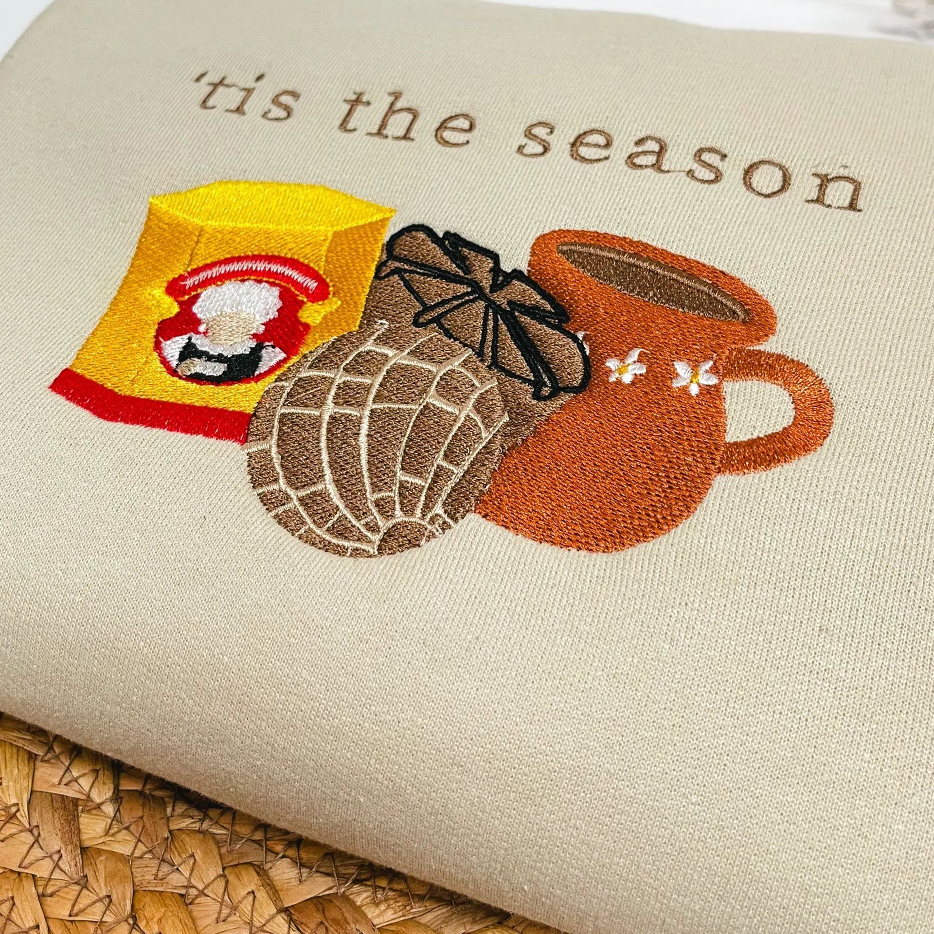 Beige Concha Dieta Navideña Sweatshirt