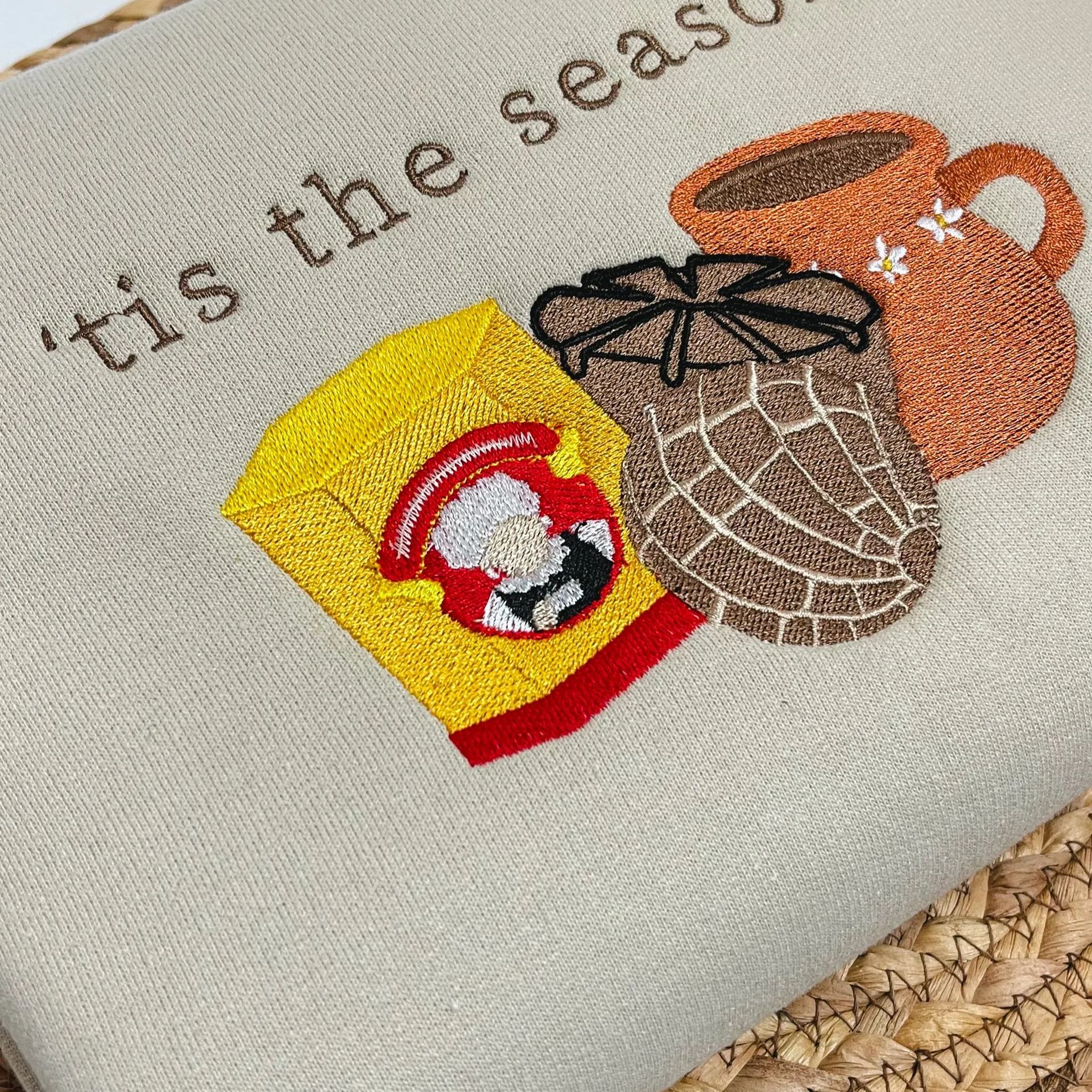 Beige Concha Dieta Navideña Sweatshirt