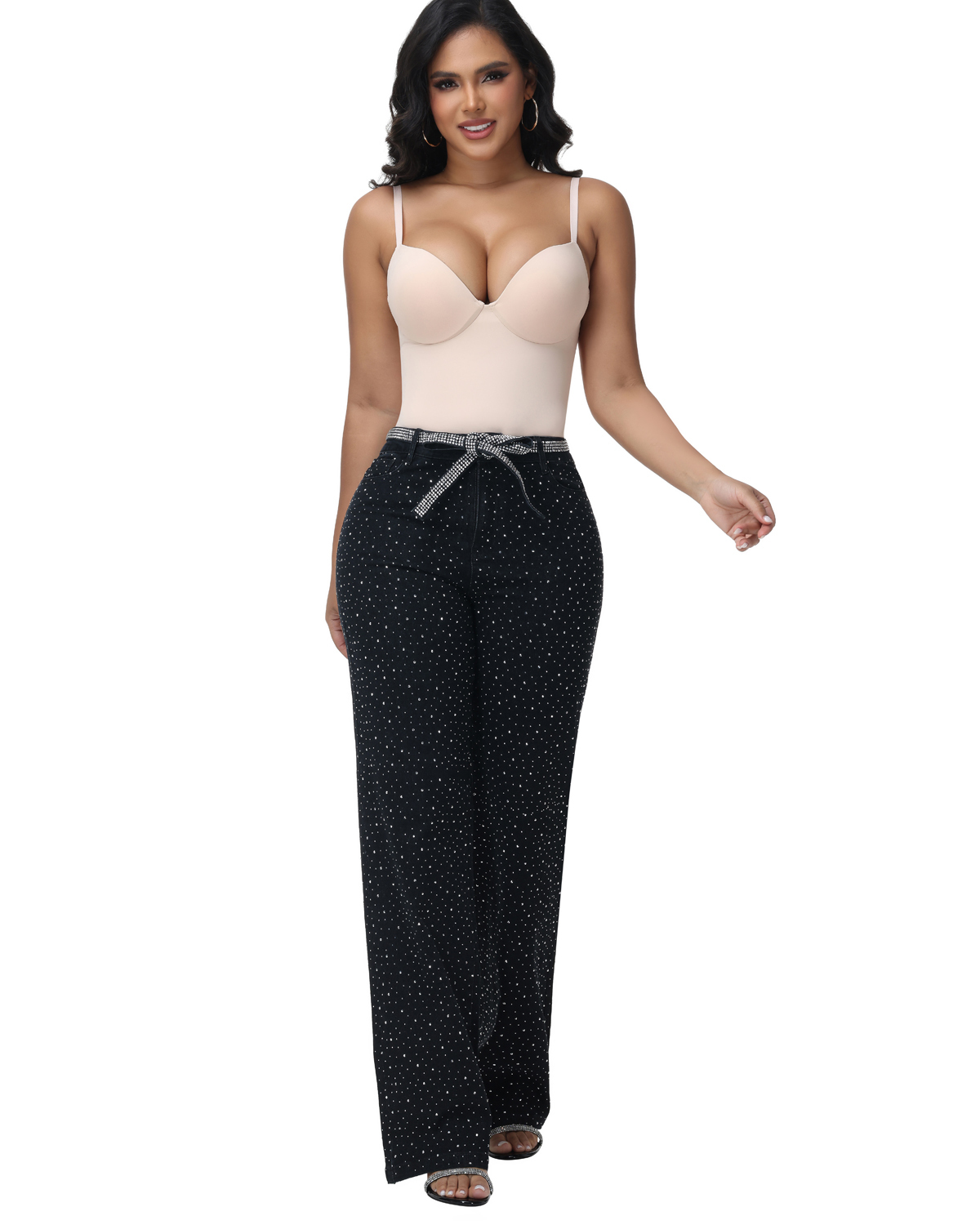 With a cup-shaped split-body design shaperwear