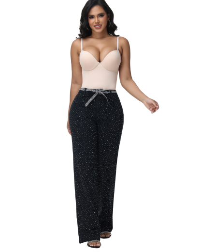 With a cup-shaped split-body design shaperwear