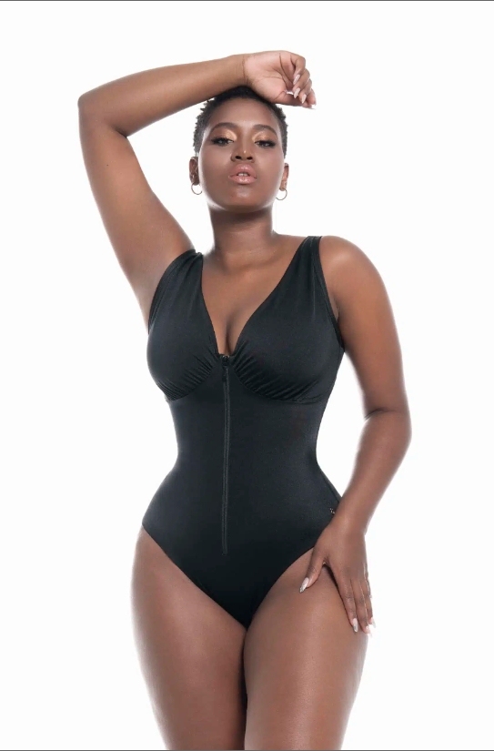 Triangular one-piece swimming suit