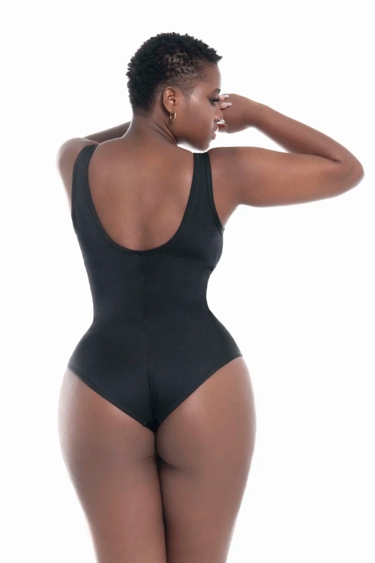 Triangular one-piece swimming suit