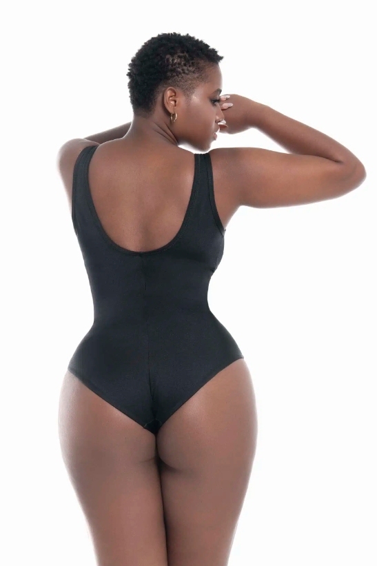 Triangular one-piece swimming suit