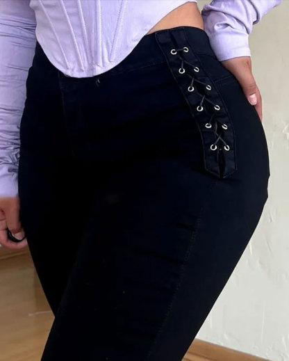 Tight, High-Waisted Jeans (Pre-Sale)