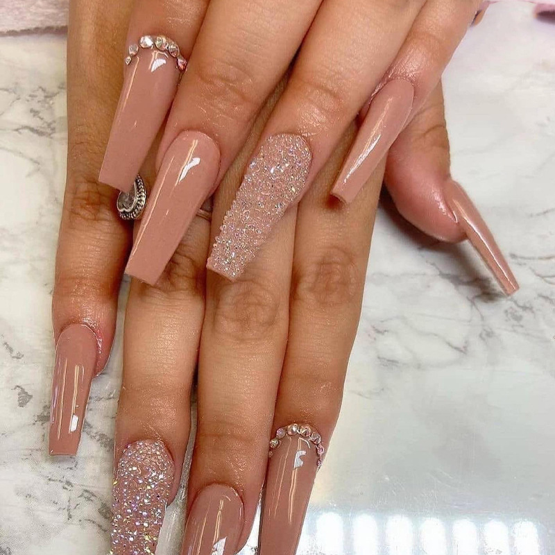 Diamond Studded Glitter Wearable Manicure