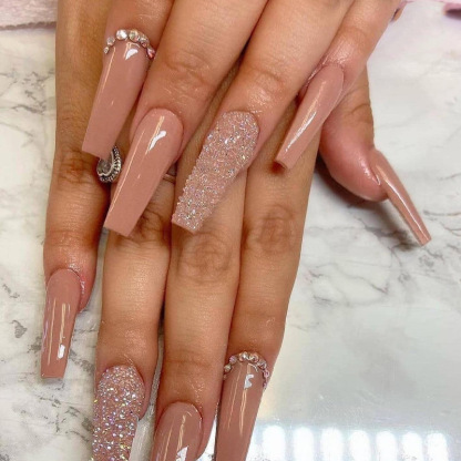 Diamond Studded Glitter Wearable Manicure