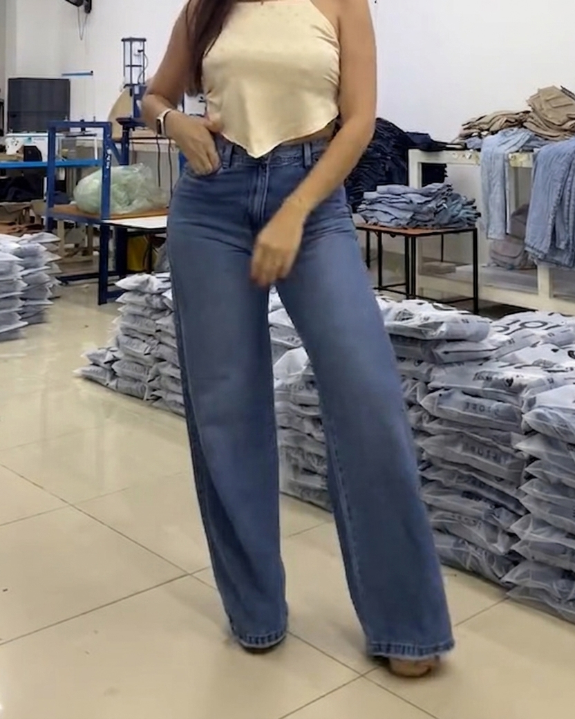 High-Waisted Loose Fit Straight-Leg Demin Jeans