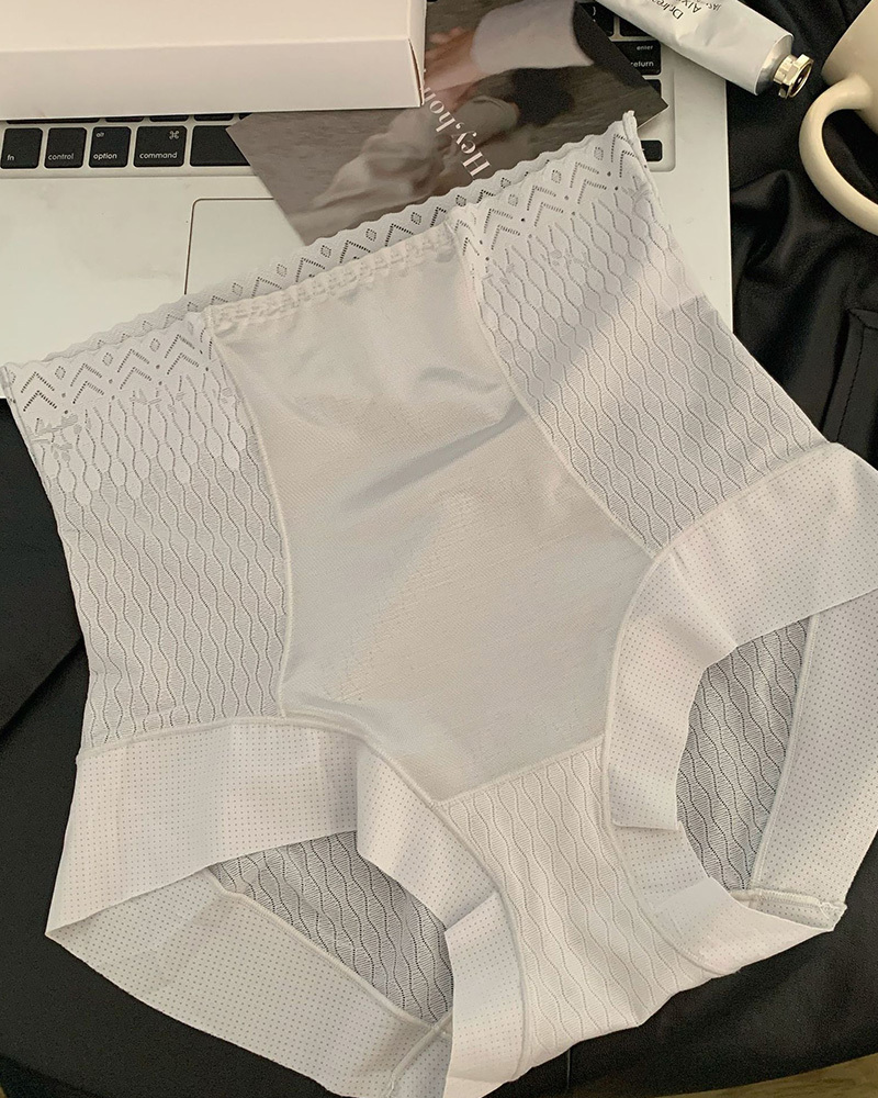 High-Waists, Low-Profile Panties