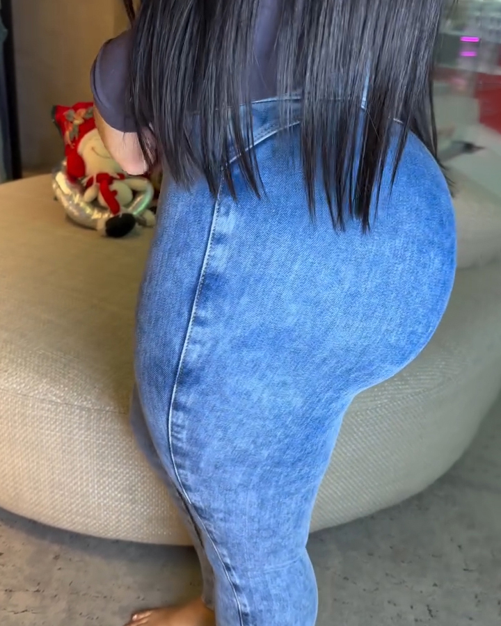 Women's Tight-Fitting Butt Lifting Jeans